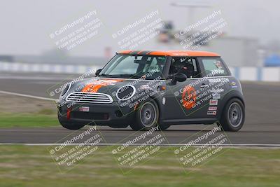 media/Jan-18-2026-CalClub SCCA (Sun) [[8bc6468723]]/Group 3 Race/Turn 1/